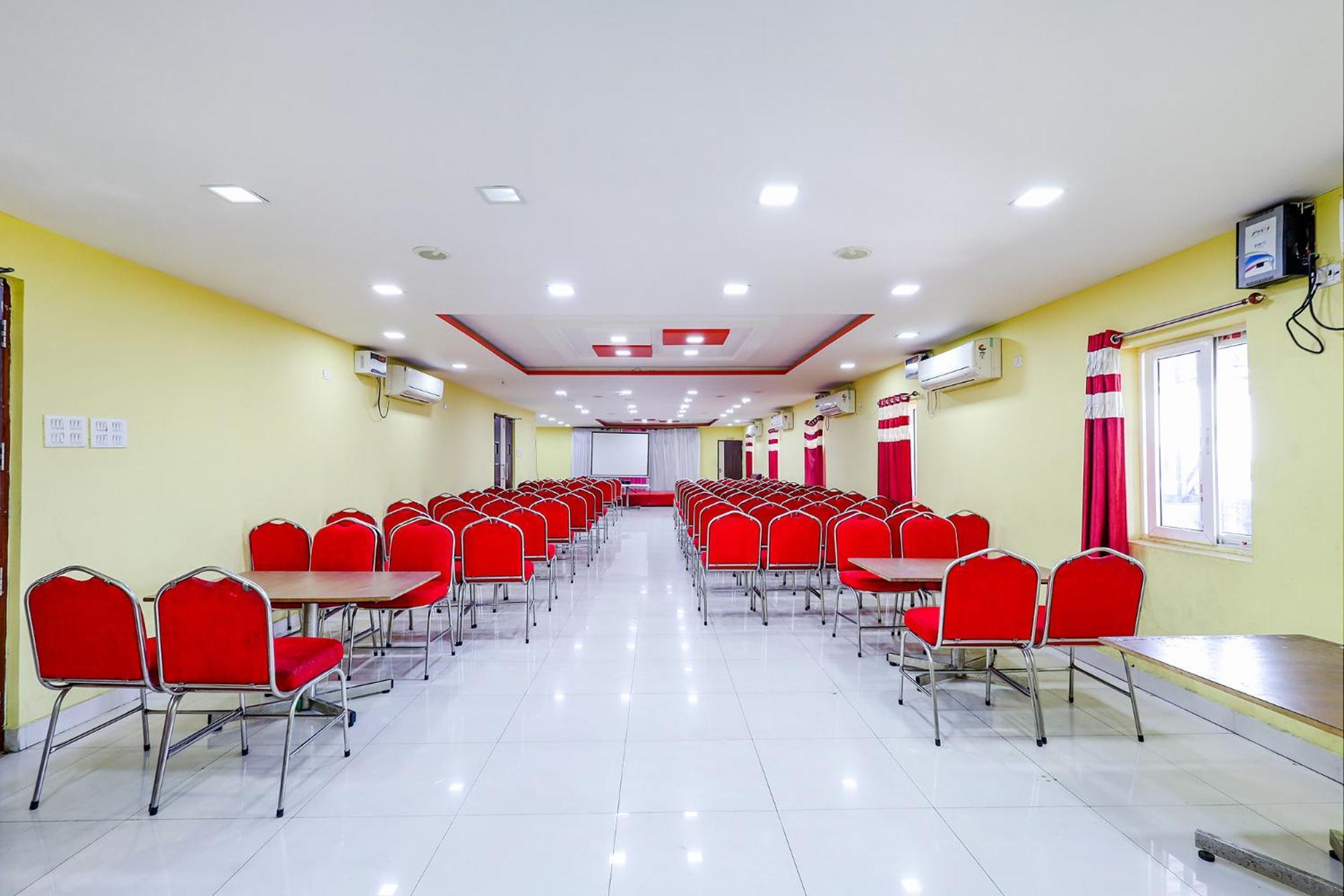 Fabhotel Prime Mahalaya Residency - Nr Pallavaram Railway Station Hotel